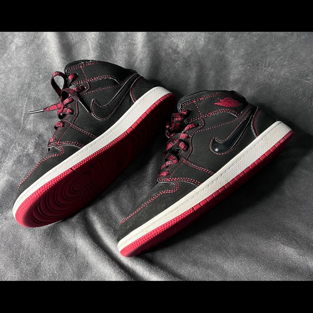Air Jordan’s 1 Mid PS SE “Fearless” / Color Black and Red / Size 3Y